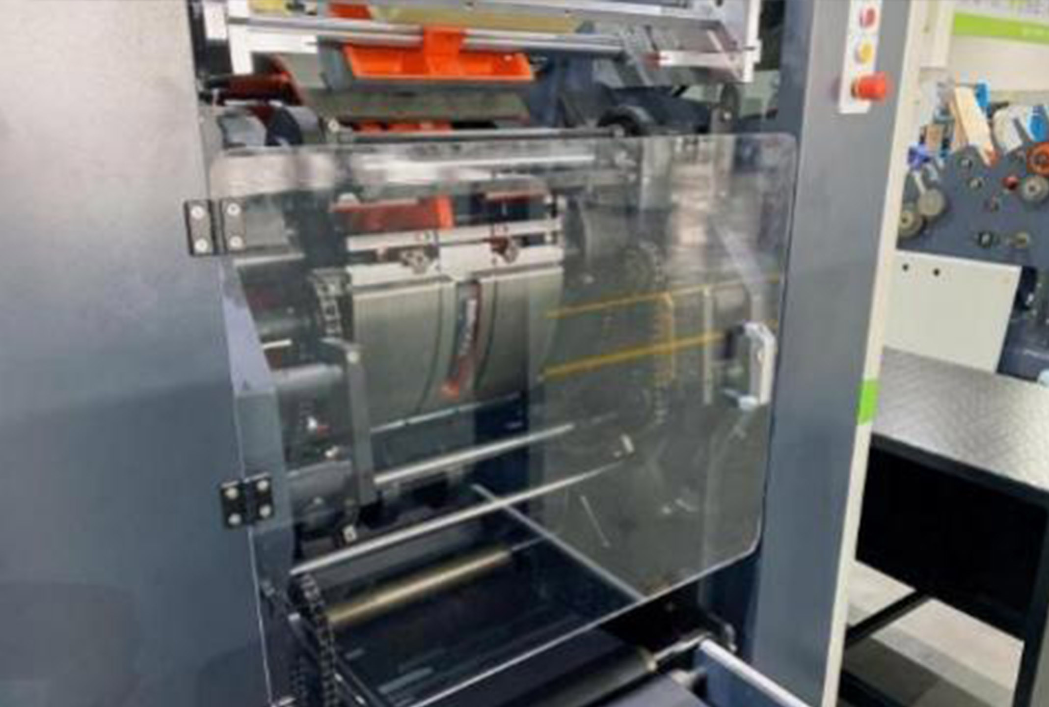 قسم الضغط على حقيبة