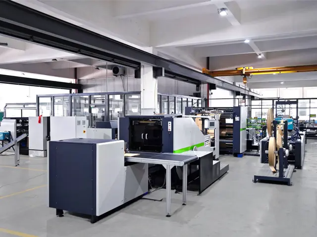 ما هي المواد الخام المستخدمة في صناعة الأكياس الورقية؟