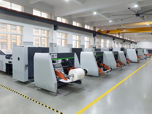 اعتماد آلات الأكياس الورقية التلقائية بالكامل